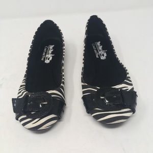 Coach & Four Women Sz 6 Zebra Buckle Ballet Flat